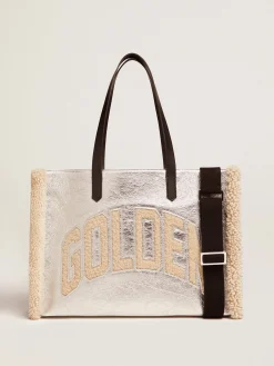 Shop Bolsa California feminina East-West de couro prateado e inserções de lã MULHER Bolsas de ombro|Bolsas de mão