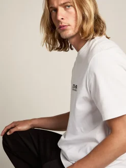 Hot Camiseta branca Coleção Star com logo e estrela pretos em contraste Beachwear|Camisetas