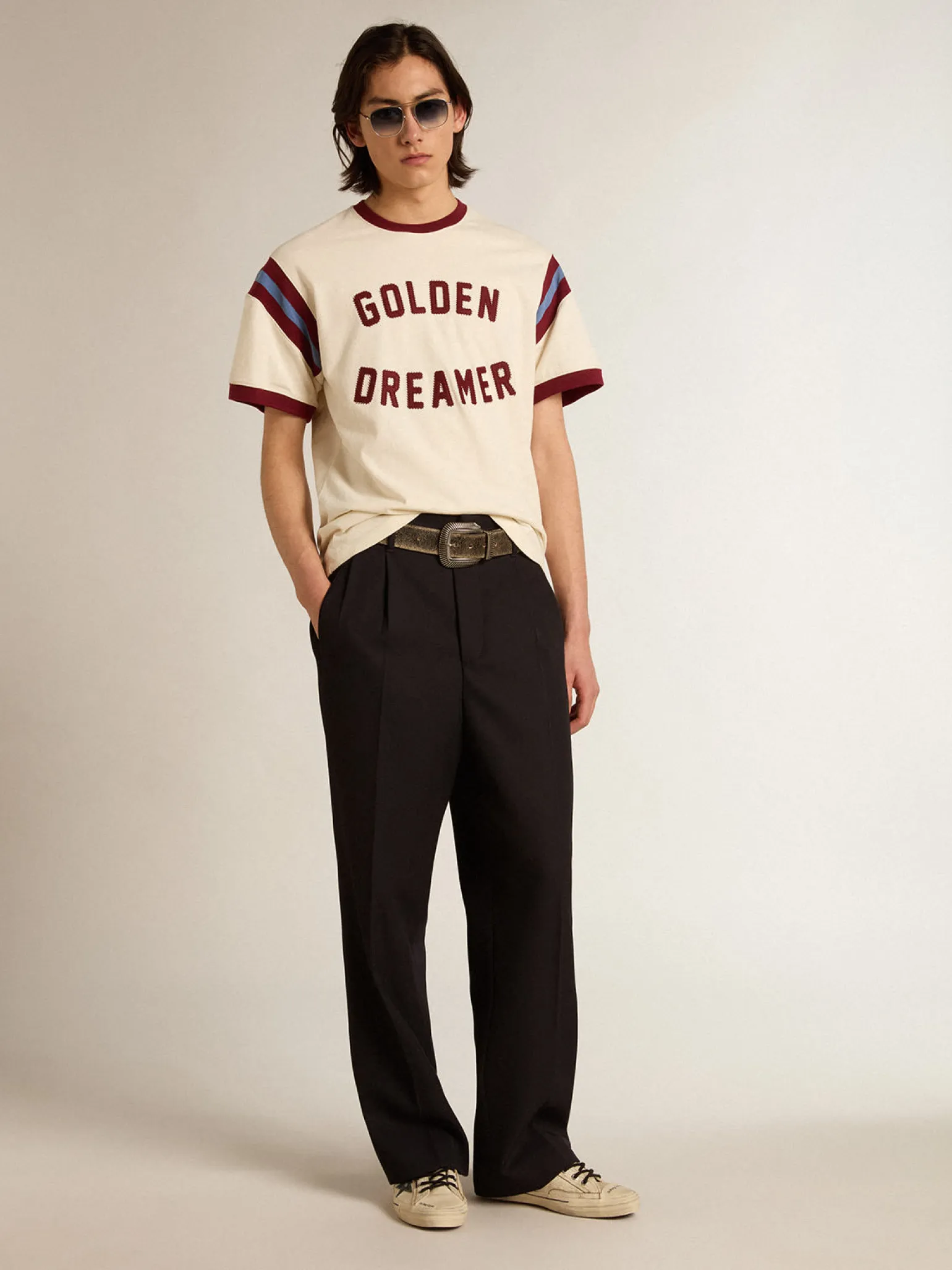 Best Camiseta branca masculina com escrita bordô na frente Camisetas