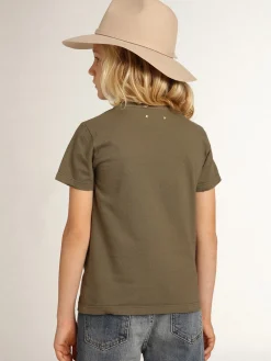 Discount Camiseta verde-oliva infantil masculina com logo branco no centro Roupas de cima (4-12 years)