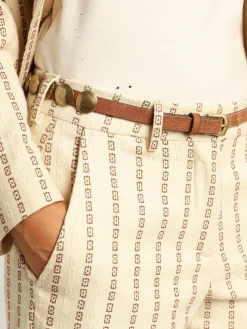 Fashion Cinto Trinidad de couro marrom envelhecido, maxi tachas douradas MULHER Cintos