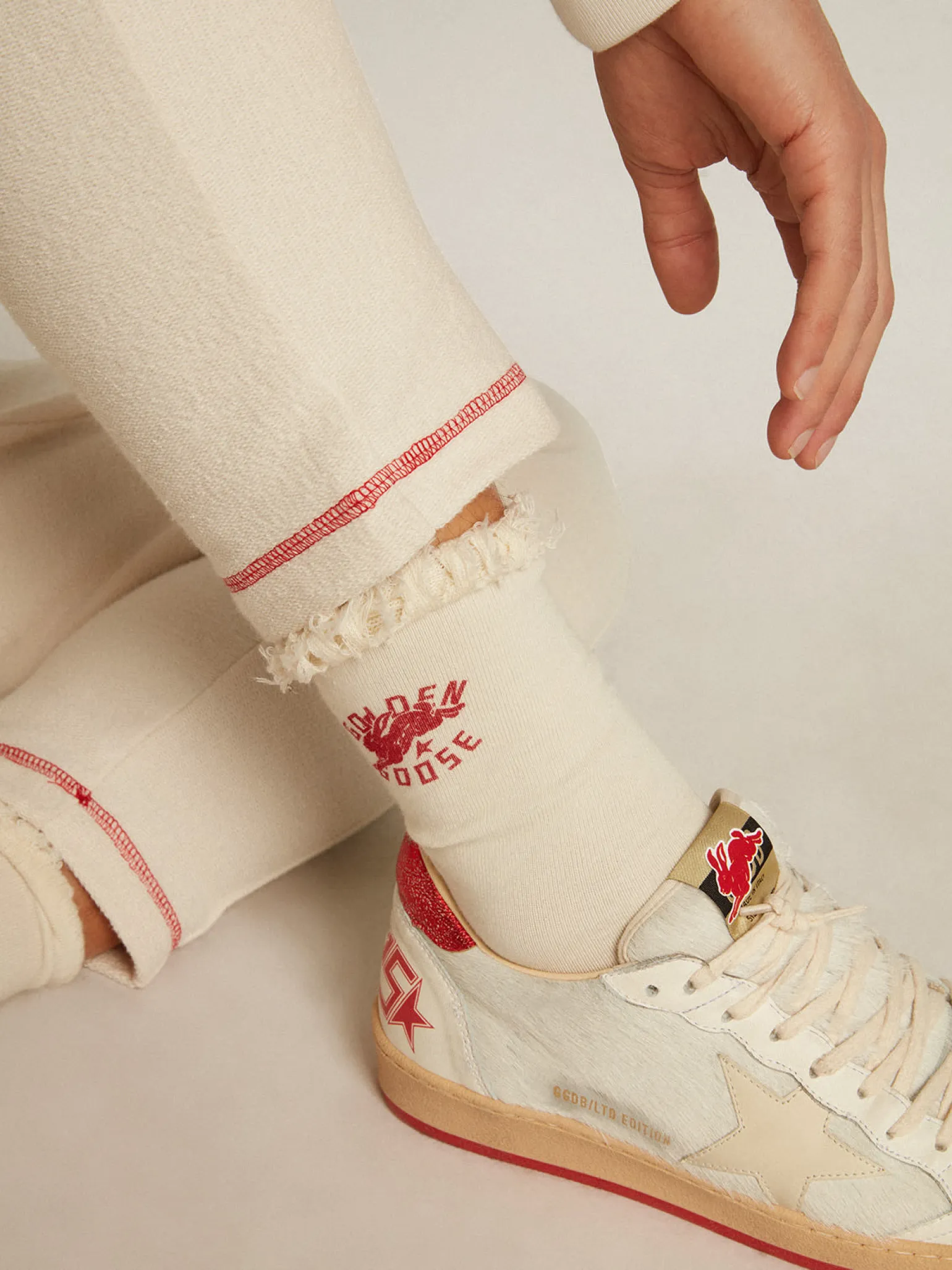 Cheap Meias na cor branco heritage com bordas desfiadas e logo CNY MULHER Meias|Meias