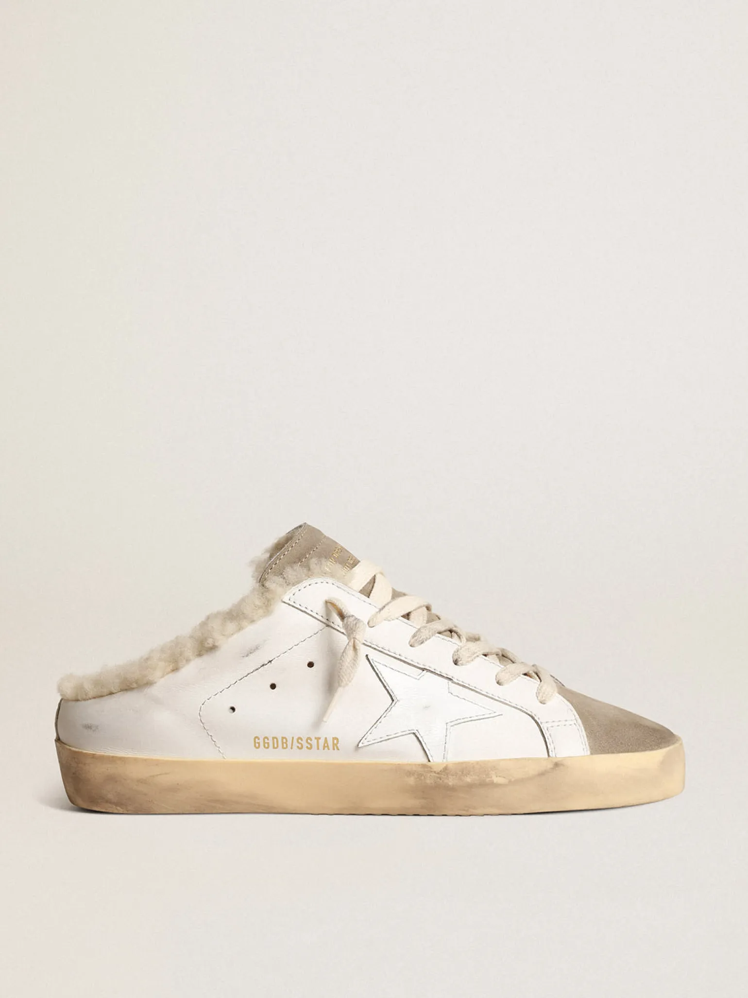 Store Mule Super-Star com estrela de couro branco e forro de shearling MULHER Super-Star Sabot