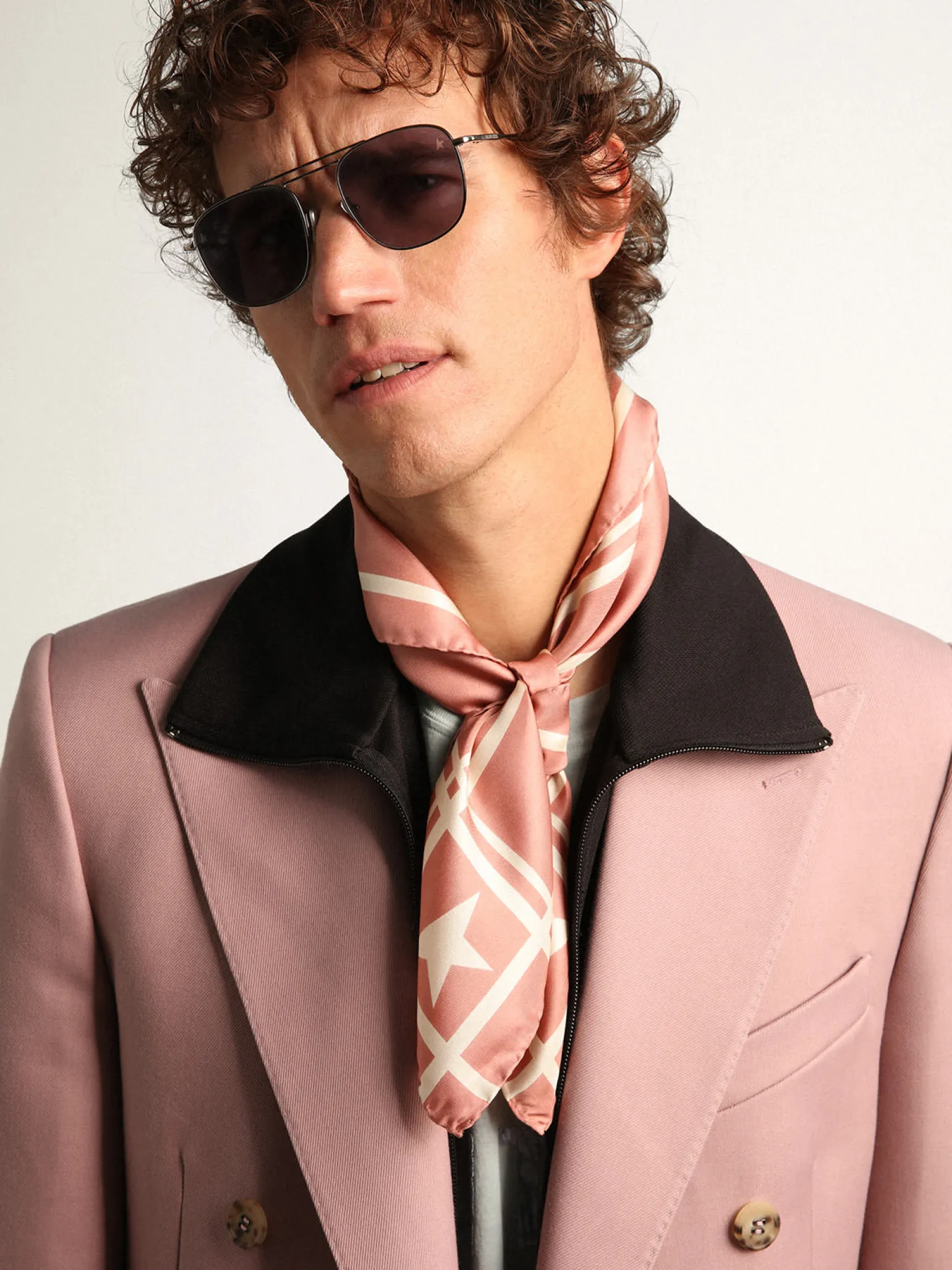 Hot Old-rose-colored Golden Collection scarf with contrasting white stars and stripes MULHER Sedas e Echarpes|Beachwear
