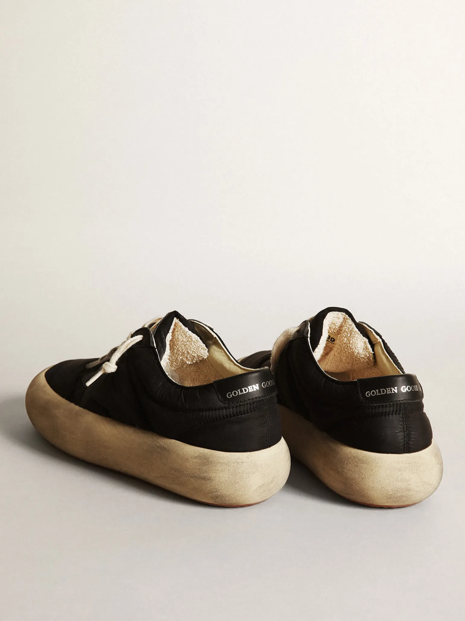 Outlet Sapato Space-Star de náilon preto com estrela e talão de couro preto MULHER Space-Star
