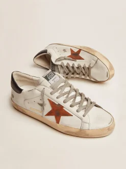 Shop Super-Star com estrela de suede laranja e talão de couro azul-escuro Super-Star