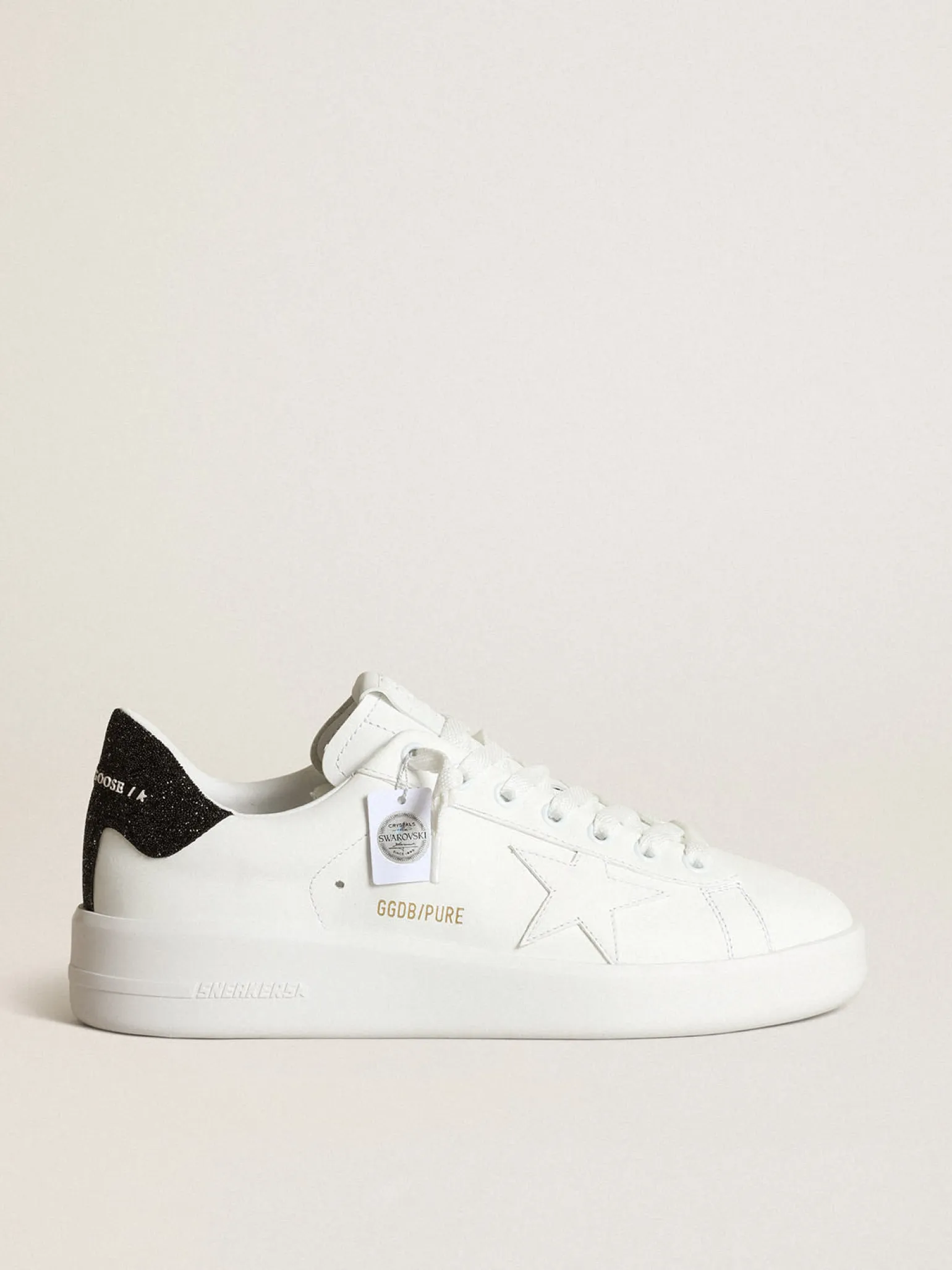 Shop Tênis Purestar de couro branco com estrela tom sobre tom e talão com cristais Swarovski pretos MULHER Purestar
