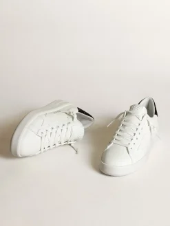 Shop Tênis Purestar de couro branco com estrela tom sobre tom e talão com cristais Swarovski pretos MULHER Purestar