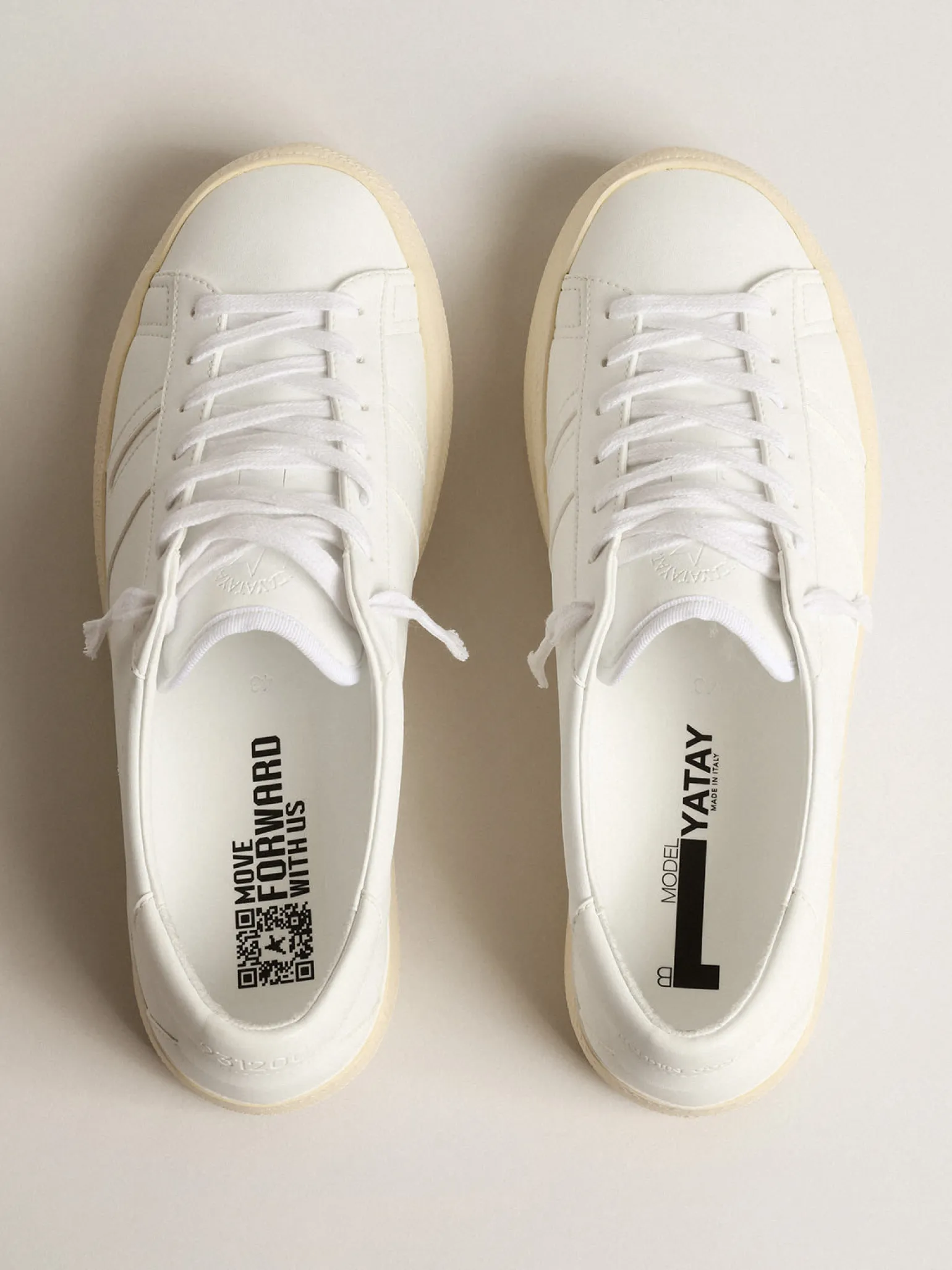 Clearance Tênis Yatay Model 1B sustentável com cabedal branco realizado em material biobaseado e Y branco MULHER Sustentável|Sustentável