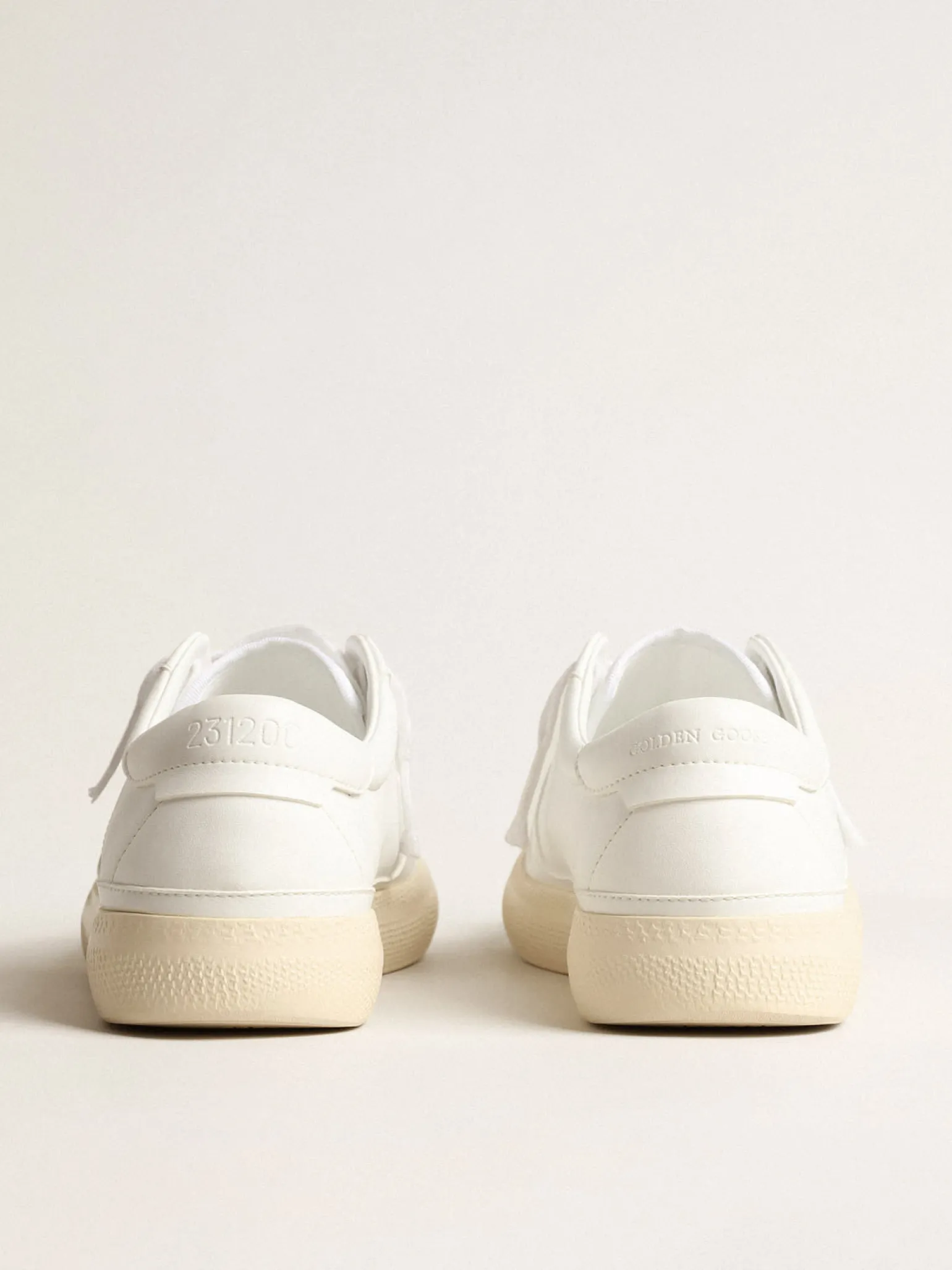 Clearance Tênis Yatay Model 1B sustentável com cabedal branco realizado em material biobaseado e Y branco MULHER Sustentável|Sustentável